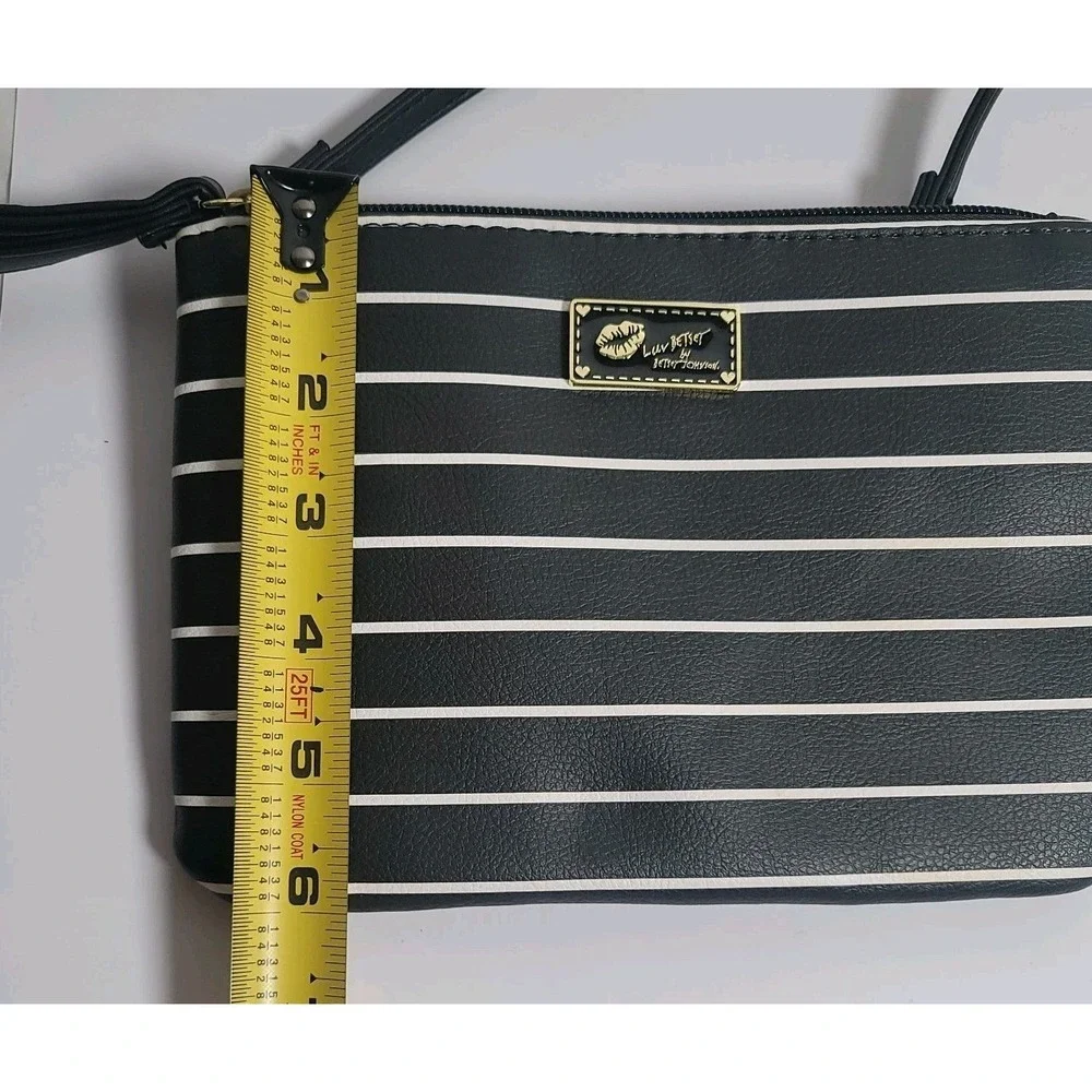 Betsey Johnson Black White Stripe Convertible Purse Wristlet Crossbody Luv Betsy